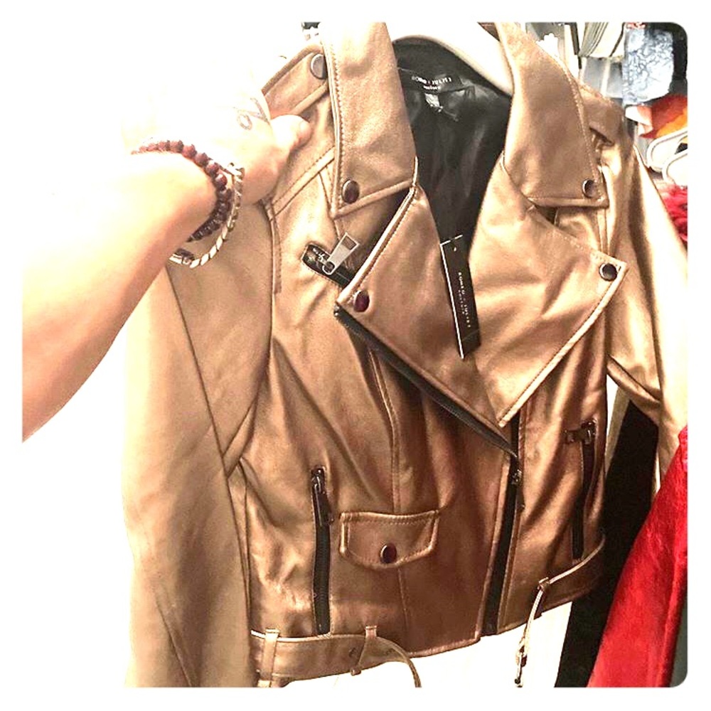 🔥Metallic Vegan leather motorcycle jacket🔥